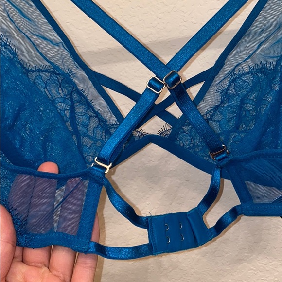 Victoria’s Secret 32B - Picture 2 of 5